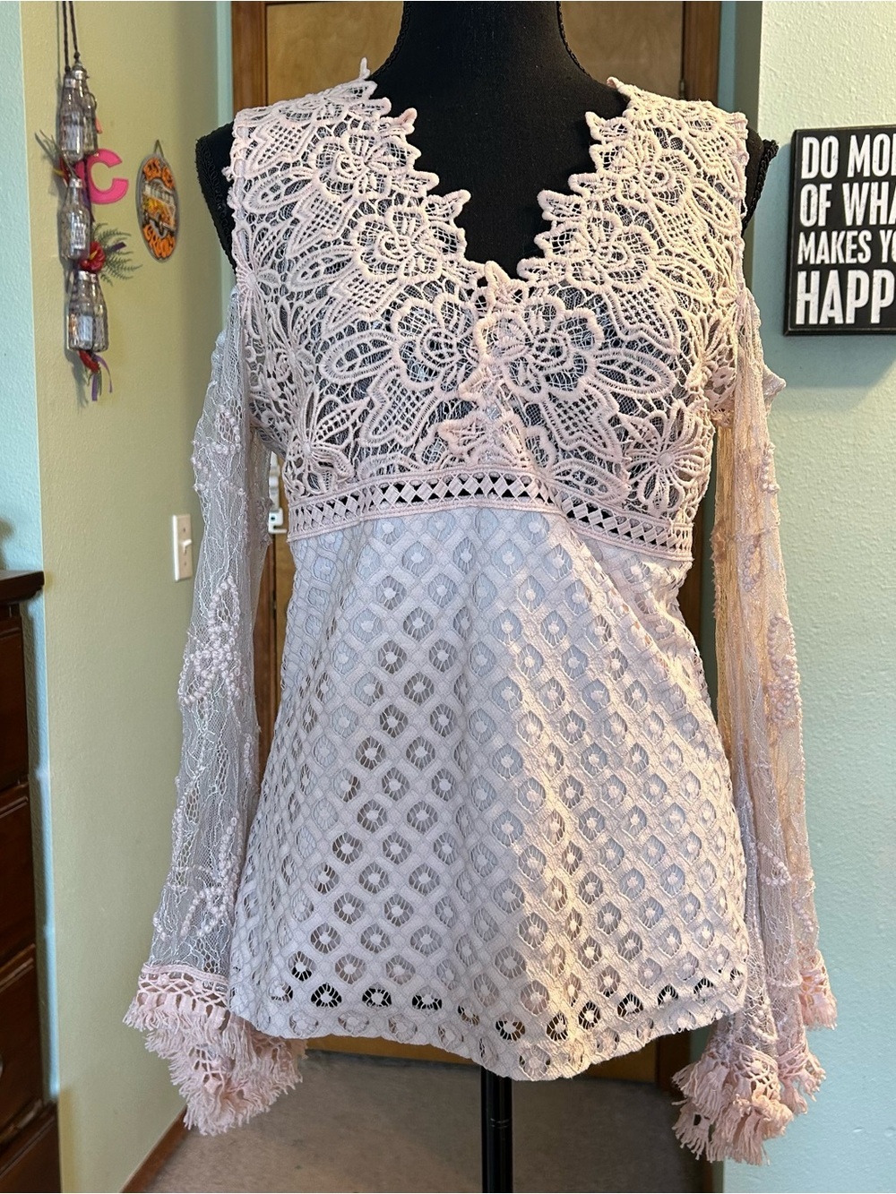 Venus pink lace crochet cold shoulder bell sleeve floral v-neck blouse S boho
